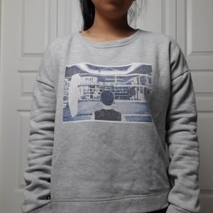 Grey graphic crewneck